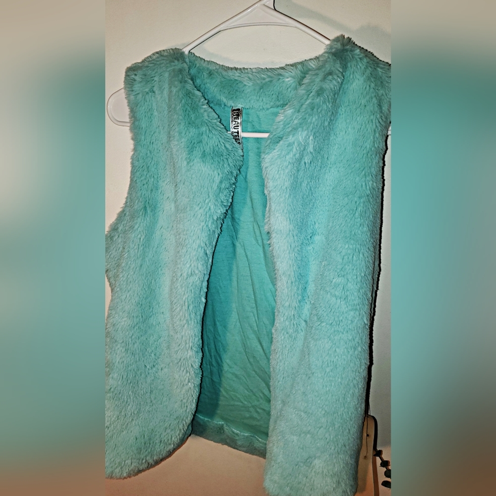 Faux Fur Vest with Belt, Color green, Size XL, Brand new, Brand Beautees